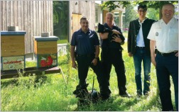 Polizeibienen und Polizeihunde auf dem neuen Gelände
